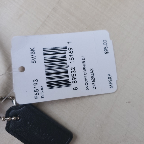 NWT COACH SNOOPY leather wristlet  F65193 - Picture 4 of 6